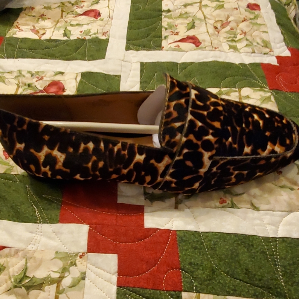 SHOES - Picture 2 of 7